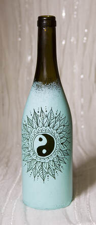 Melissa-Brinton-wine-bottle-etched-yin-yang